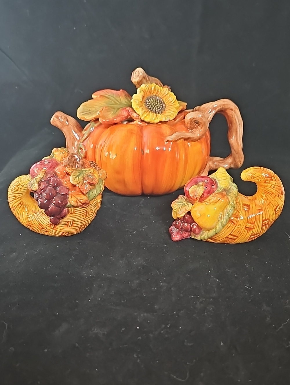 Cracker Barrel Ceramic Pumpkin Teapot with CornucopiaSakt/Pepper